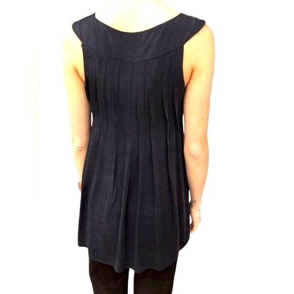 Alice + Olivia M Black Silk Pleated Front Aline Blouse - Picture 4 of 6